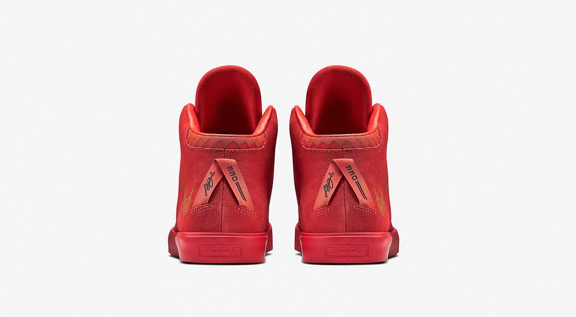 Nike LeBron 12 NSW Lifestyle QS 